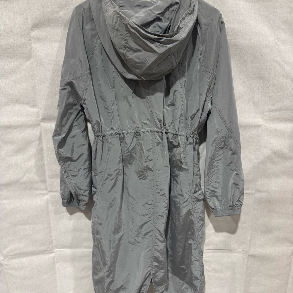 lululemon athletica Gray Utility Rain Jacket Lightweight Relaxed Fit NWOT - Picture 13 of 14